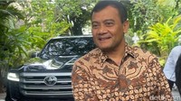 Tak berselang lama sekitar pukul 14.30 WIB, Gubernur Jawa Tengah Ahamd Luthfi juga bersilaturahmi ke kediaman Jokowi. Seperti Luhut, Ahmad Luthfi juga bertemu Jokowi secara tertutup. (Foto: Tara Wahyu/detikJateng)