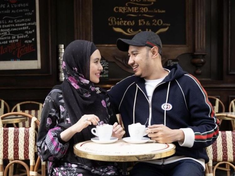 Momen Kartika Putri dan Habib Usman Bin Yahya Saat Kulineran