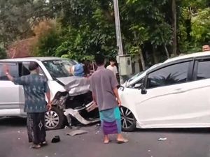 Honda Jazz dan APV Tabrakan di Jalan Jogja-Wates Kulon Progo, 2 Tewas