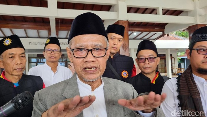 Ketua Umum Pimpinan Pusat (PP) Muhammadiyah, Prof Haedar Nashir saat memberikan keterangan di Trimulyo, Jetis, Bantul, Senin (31/3/2025).