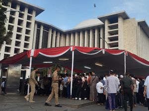 Warga Berbondong-bondong Salat Id, Lalin Sekitar Masjid Istiqlal Padat