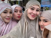 Mahalini, Lesti Kejora, Aurel dan Aaliyah Massaid Salat Idulfitri Bersama