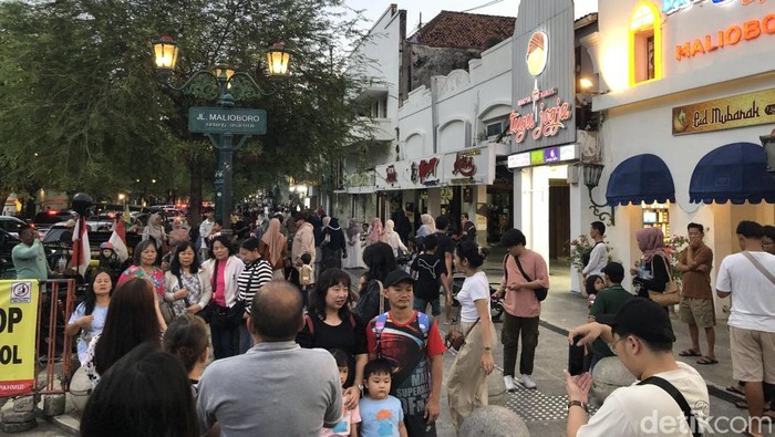 Suasana kawasan Malioboro, Jogja, sore ini Senin (31/3/2025).