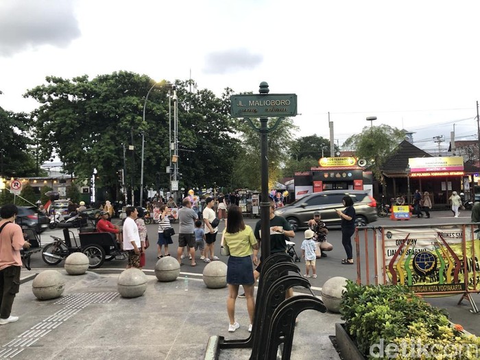 Suasana kawasan Malioboro, Jogja, sore ini Senin (31/3/2025).