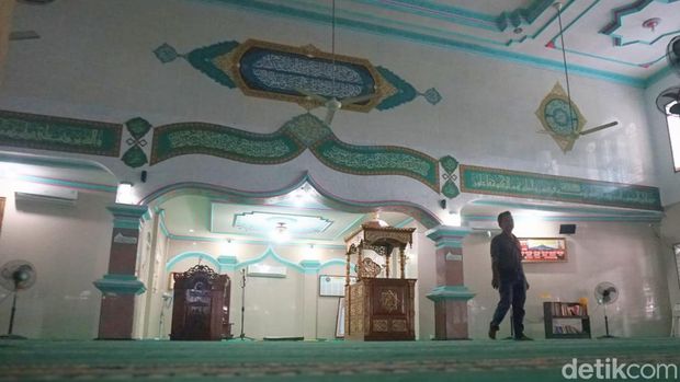 Suasana dalam Masjid Jami Nurul Iman Markoni Tarakan.