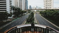 Saat Hari Raya Idul Fitri 1446 Hijriah, suasana Jakarta terpantau lengang.