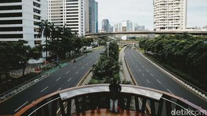 Menikmati Lengangnya Jalan Protokol Jakarta Saat Lebaran