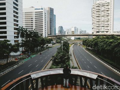 Menikmati Lengangnya Jalan Protokol Jakarta Saat Lebaran