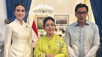 Menpar Widi juga berfoto dengan Titiek Suharto. (Instagram @widhi.wardhana)