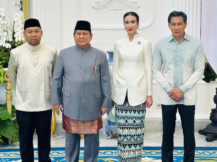 Potret Menpar Widiyanti Bersilaturahmi dengan Presiden Prabowo Saat Lebaran