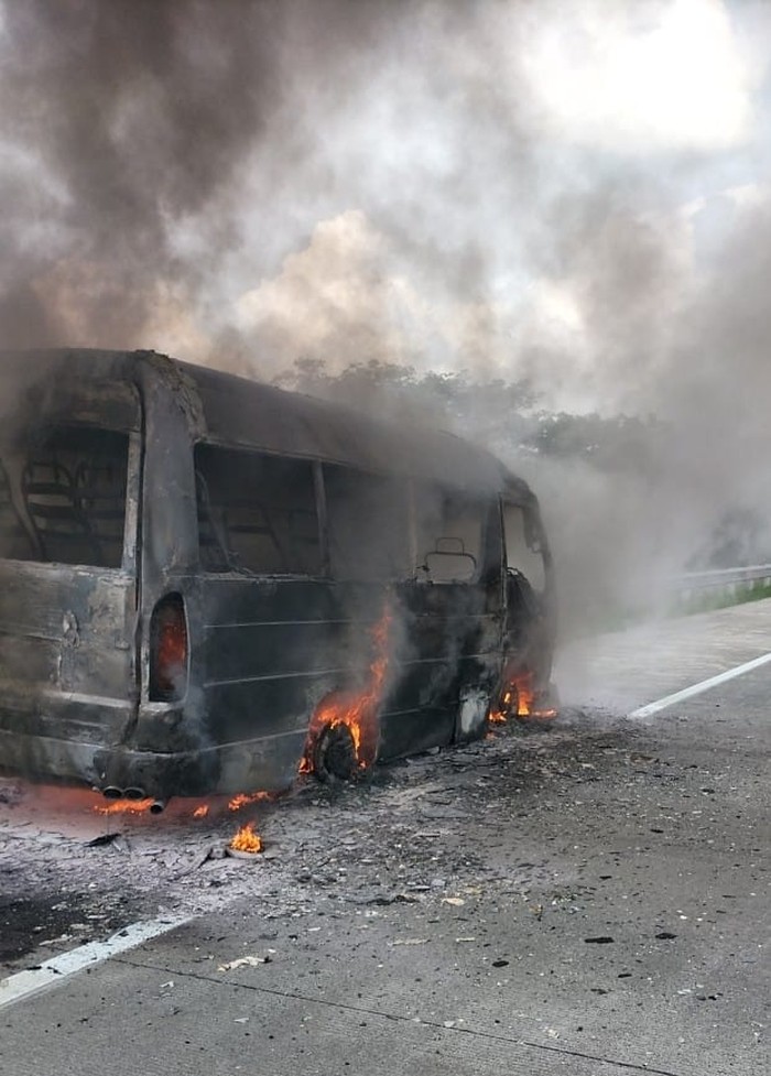 mobil terbakar di Tol Ngawi Kertosono Kediri