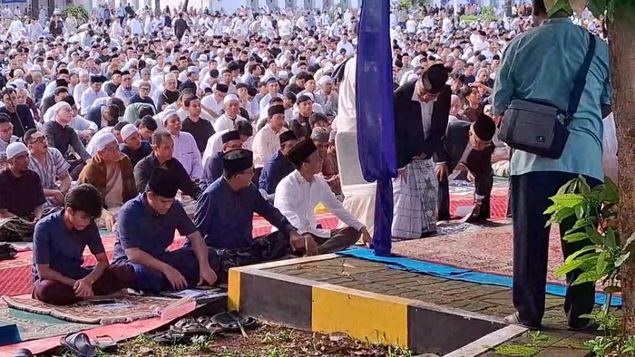 Momen salat Id di Masjid Al Azhar (Ondang/detikcom)