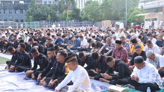 Momen salat id di Stadion Presisi Polda Metro Jaya (dok. Istimewa)