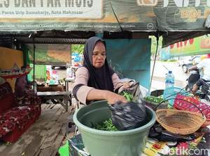 Cerita Pedagang Bunga di TPU Panaikang Makassar Untung Besar di Hari Lebaran