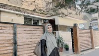Oki Setiana Dewi memutuskan untuk menetap di Mesir bersama suami dan keempat anaknya. Sudah masuk setengah tahun, wanita ini mengungkap soal culture shock yang ia rasakan selama di sana. Foto: Instagram @okisetianadewi