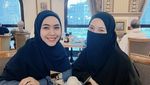 Potret Oki Setiana Dewi Saat Kumpul dan Makan Bareng Keluarga