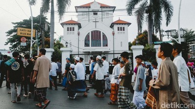 Potret Salat Id di Bangunan Ikonik, Masjid Tua, Gereja, Hingga Museum di Indonesia
