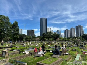 Urutan Doa Ziarah Kubur Lengkap: Arab, Latin, Arti, serta Tata Kramanya