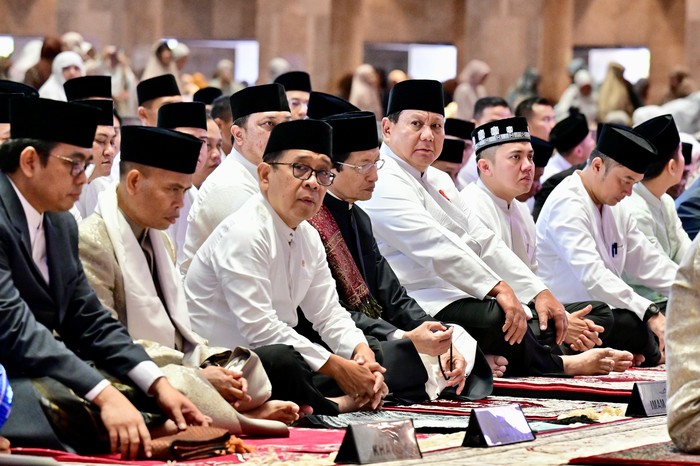 Presiden Prabowo Subianto melaksanakan salat Idul Fitri 1446 H di Masjid Istiqlal, Jakarta, didampingi Wapres Gibran Rakabuming Raka.