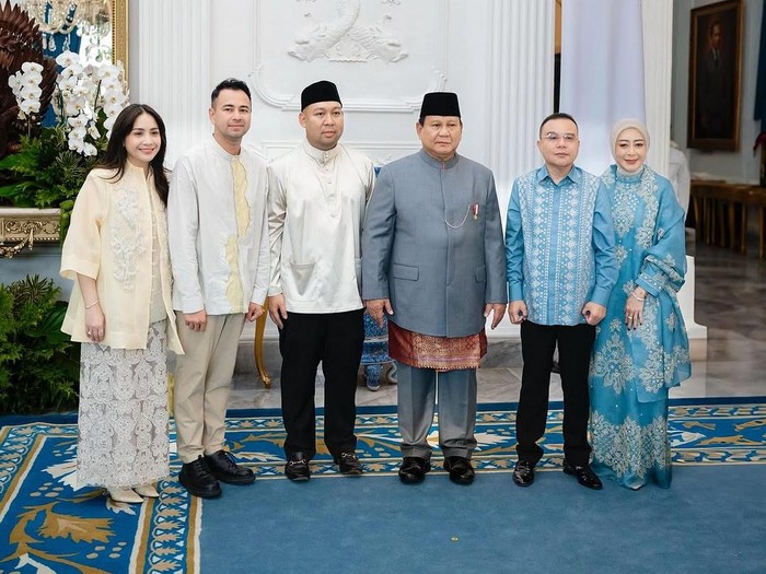 Gaya selebritas di hari Lebaran.