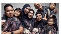 Keluarga Chacha Frederica. Foto: instagram