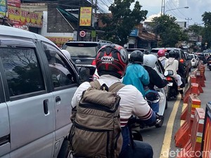 Belasan Ribu Pemudik Lokal Padati Ruas Cibiru-Cileunyi Bandung