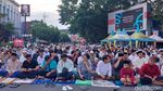 Momen Toleransi Saat Warga Malang Salat Id di Halaman Gereja Kayutangan