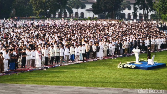 Salat id di Lapangan Gasibu, Kota Bandung