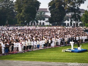 Panduan Lengkap Sholat Idul Adha 2025, Urutan hingga Bacaannya