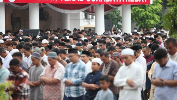 salat id di surabaya