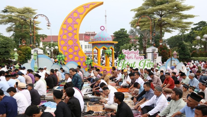 salat id di surabaya
