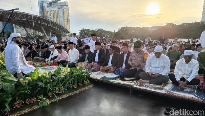 Salat Idul Fitri di Lapangan Karebosi.