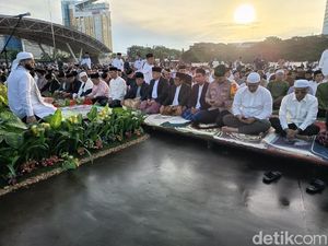 Appi-Danny Salat Idul Fitri 1446 H di Lapangan Karebosi Makassar