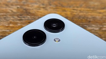 Kamera ini mendukung perekaman video Full HD pada 30fps, cukup mumpuni untuk mengabadikan momen sehari-hari. Fitur lain seperti mode portrait dengan efek bokeh juga turut disematkan. Foto: Adi Fida Rahman/detikINET