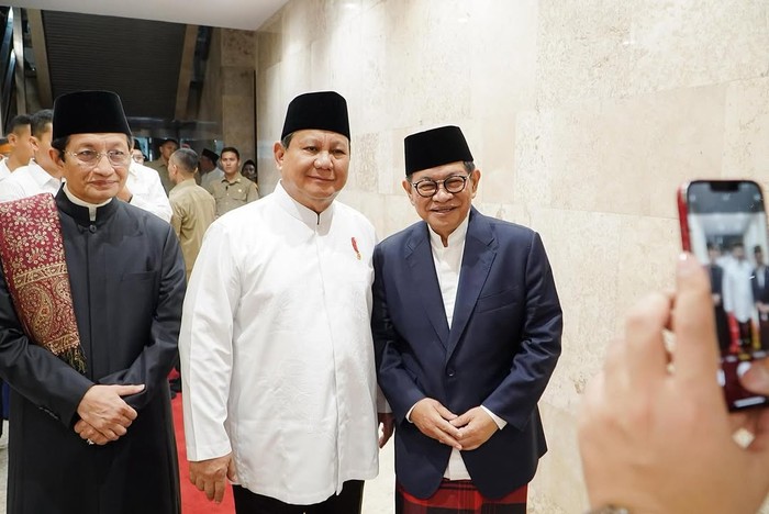 Gubernur DKI Jakarta Pramono Anung salat Idul Fitri 1446 H di Masjid Istiqlal, Senin (31/3/2024), bersama Presiden Prabowo Subianto dan Wapres Gibran Rakabuming Raka.