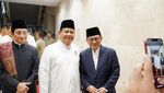 Senyum Pramono Anung Saat Ngobrol dengan Prabowo di Istiqlal