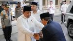 Senyum Pramono Anung Saat Ngobrol dengan Prabowo di Istiqlal