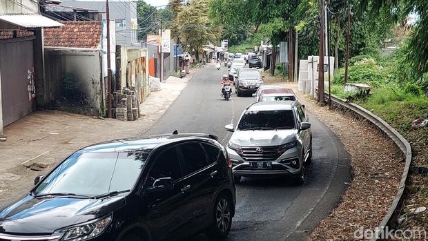 Situasi arus lalulintas di kawasan wisata Lembang