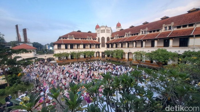 Suasana salat Id di Lawang Sewu Semarang, Senin (31/3/2025).