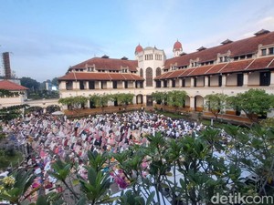 Antusias Warga Salat Id di Lawang Sewu untuk Pertama Kalinya