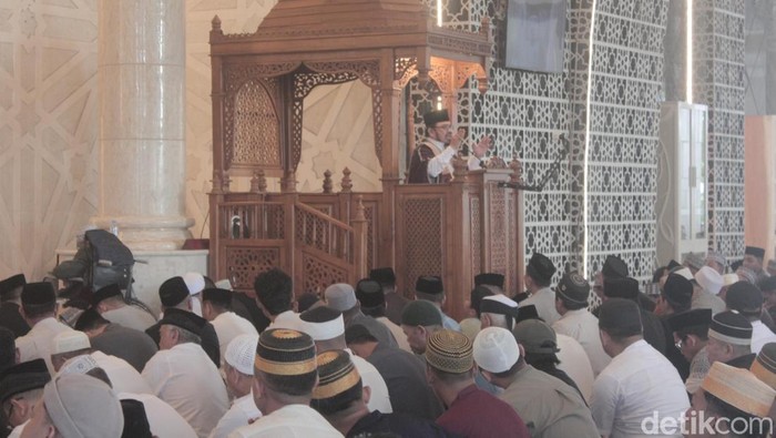Suasana salat Id di Masjid Raya Makassar.