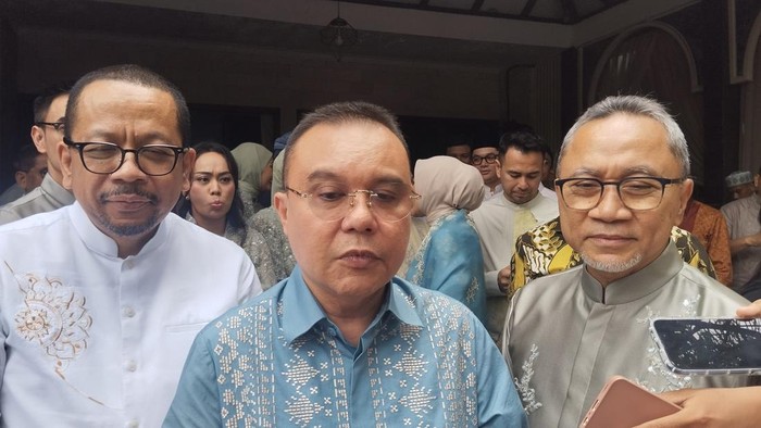 Wakil Ketua DPR sekaligus Ketua Harian Partai Gerindra Sufmi Dasco Ahmad menghadiri open house yang digelar Menko Pangan sekaligus Ketum PAN Zulkifli Hasan.