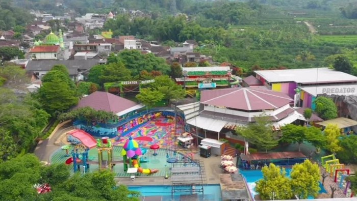 Tangkapan layar video penampakan Batu Ekonomis Park dari atas langit.