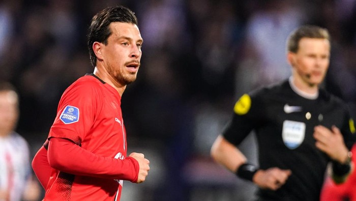 TILBURG, NETHERLANDS - MARCH 29: Thom Haye of Almere City FC looks on during the Dutch Eredivisie match between Willem II and Almere FC at Koning Willem II Stadion on March 29, 2025 in Tilburg, Netherlands. (Photo by Joris Verwijst/BSR Agency/Getty Images)