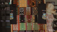 Koleksi selendang dari Flores.