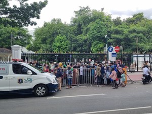 Open House Prabowo di Istana Selesai, Masih Ada Warga Antre di Pintu Masuk