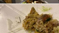 Beruntung netizen ini menyadari ada kepingan silet di dalam menu pesanannya dari restoran kebab. Duh! Foto: Bored Panda