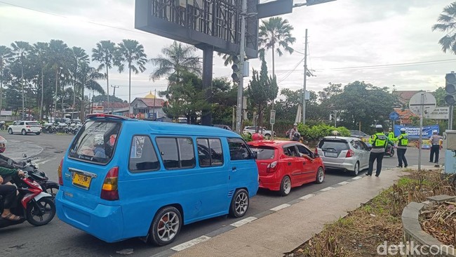 Dugaan Penyebab Ada Angkot Masih Narik di Puncak Saat Libur Lebaran