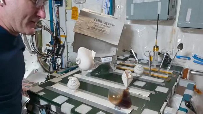 Astronaut NASA Ini Ciptakan Cangastronautkir Khusus untuk Ngopi di Luar Angkasa