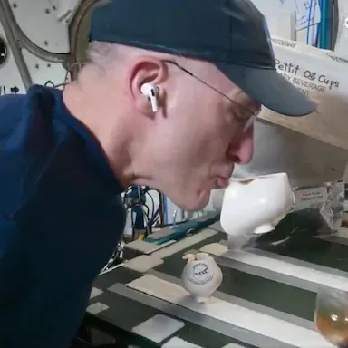 Astronaut NASA Ini Ciptakan Cangastronautkir Khusus untuk Ngopi di Luar Angkasa